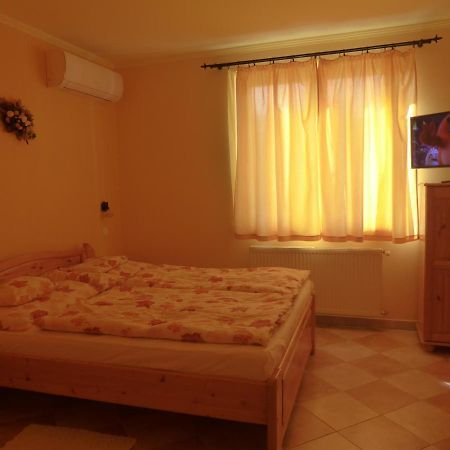 Napfeny Apartman Es Vendeghaz Egerszalók Екстериор снимка