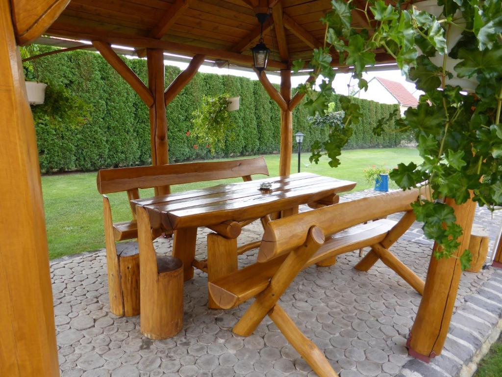 Napfeny Apartman Es Vendeghaz Egerszalók Екстериор снимка