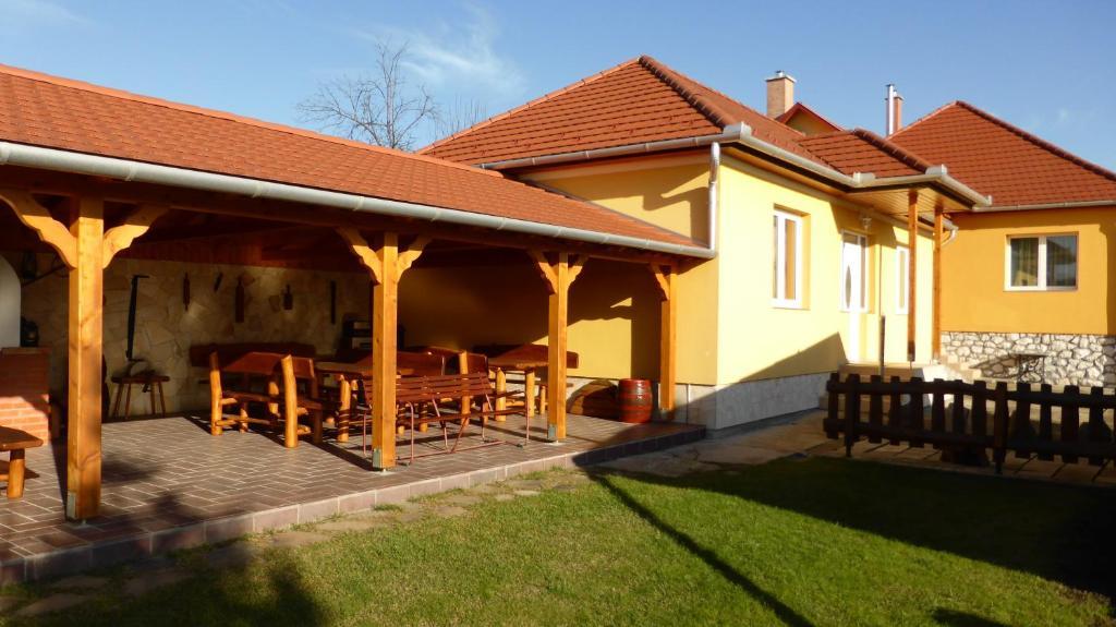 Napfeny Apartman Es Vendeghaz Egerszalók Екстериор снимка