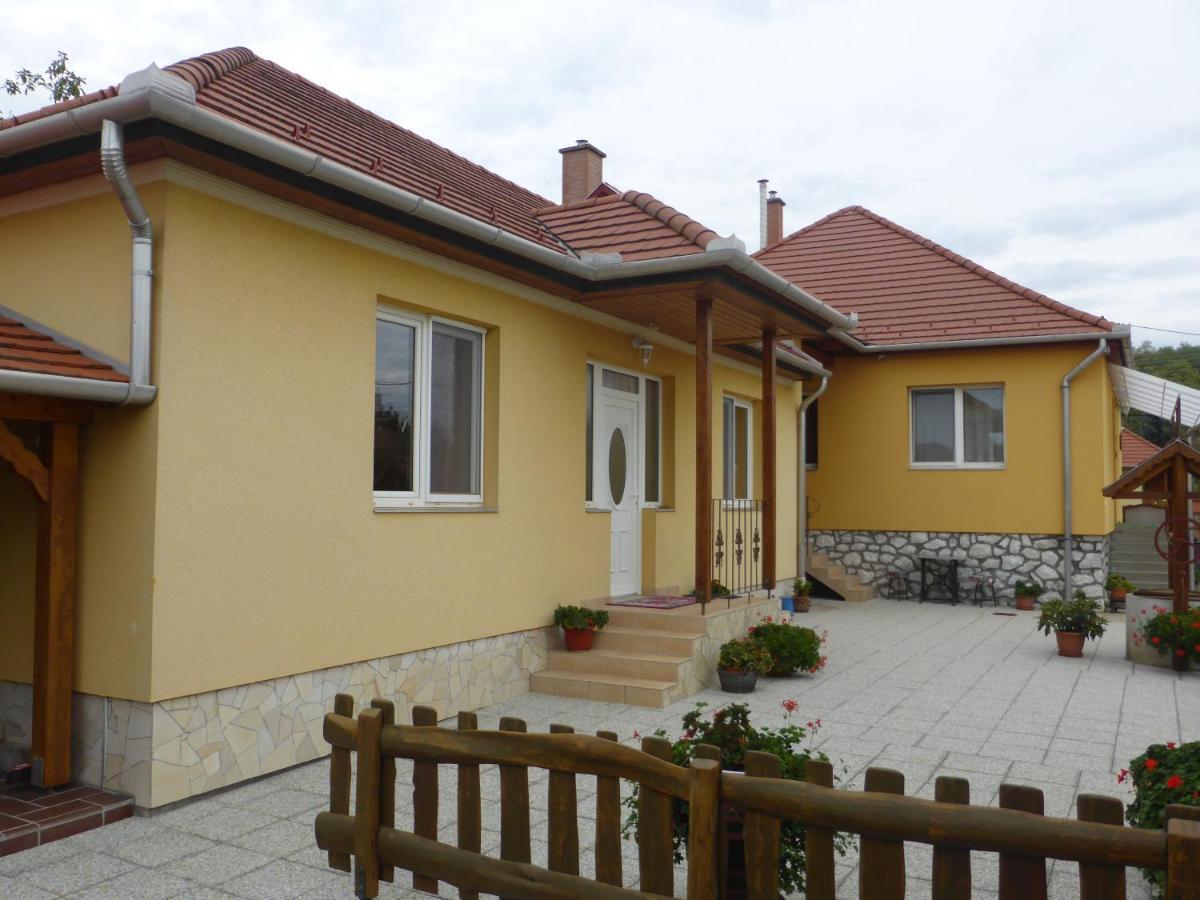 Napfeny Apartman Es Vendeghaz Egerszalók Екстериор снимка